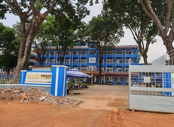 Sinh viên ĐH Thủ Dầu Một nhiễm COVID-19 từng đi làm tóc, ăn buffet lẩu, tới giảng đường ảnh 1