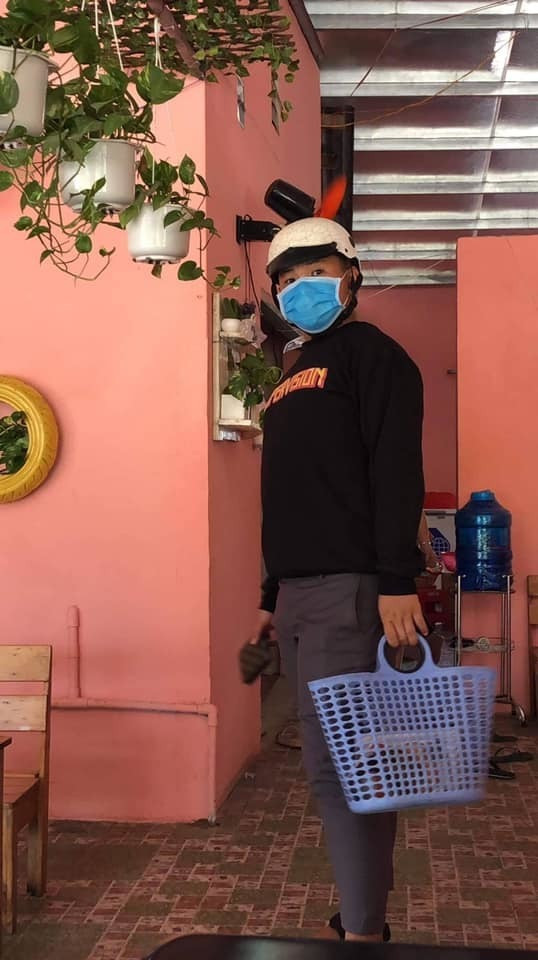 Đầu năm học đi nhận lớp mang cặp gì cho “chất“: Nhiều bạn teen chọn... làn đi chợ! ảnh 4