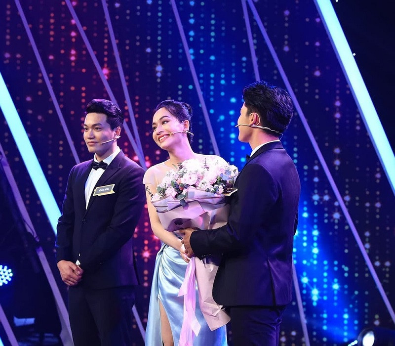 Chàng bác sĩ điển trai “Người Ấy Là Ai” đăng clip “thả thính” cùng nữ chính chuyển giới ảnh 1