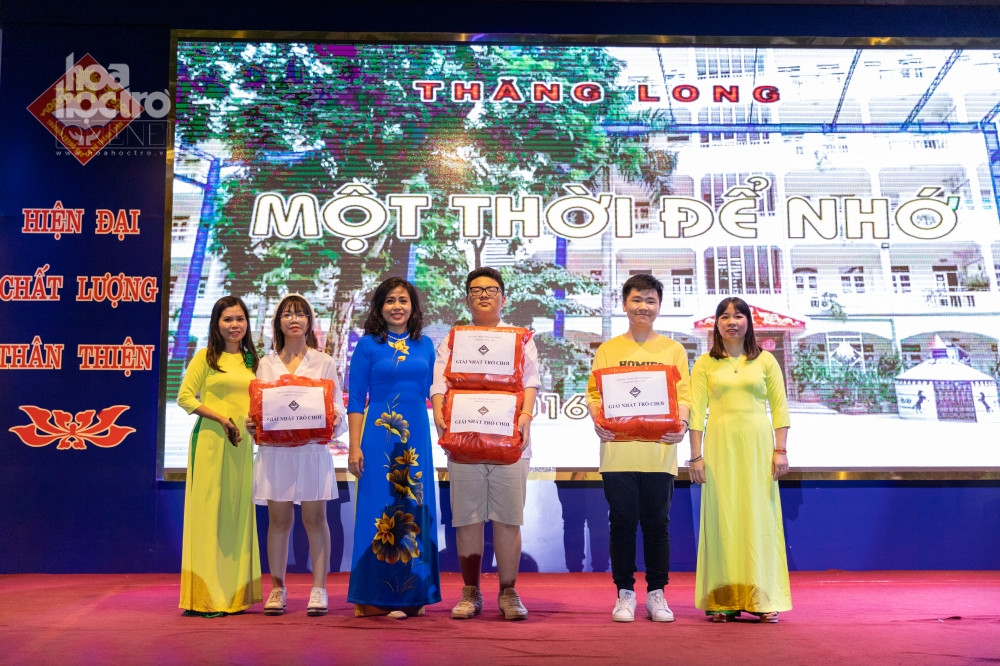 Hà Nội: Buổi lễ ra trường đầy xúc động của các bạn học sinh lớp 9 THCS Thăng Long ảnh 4