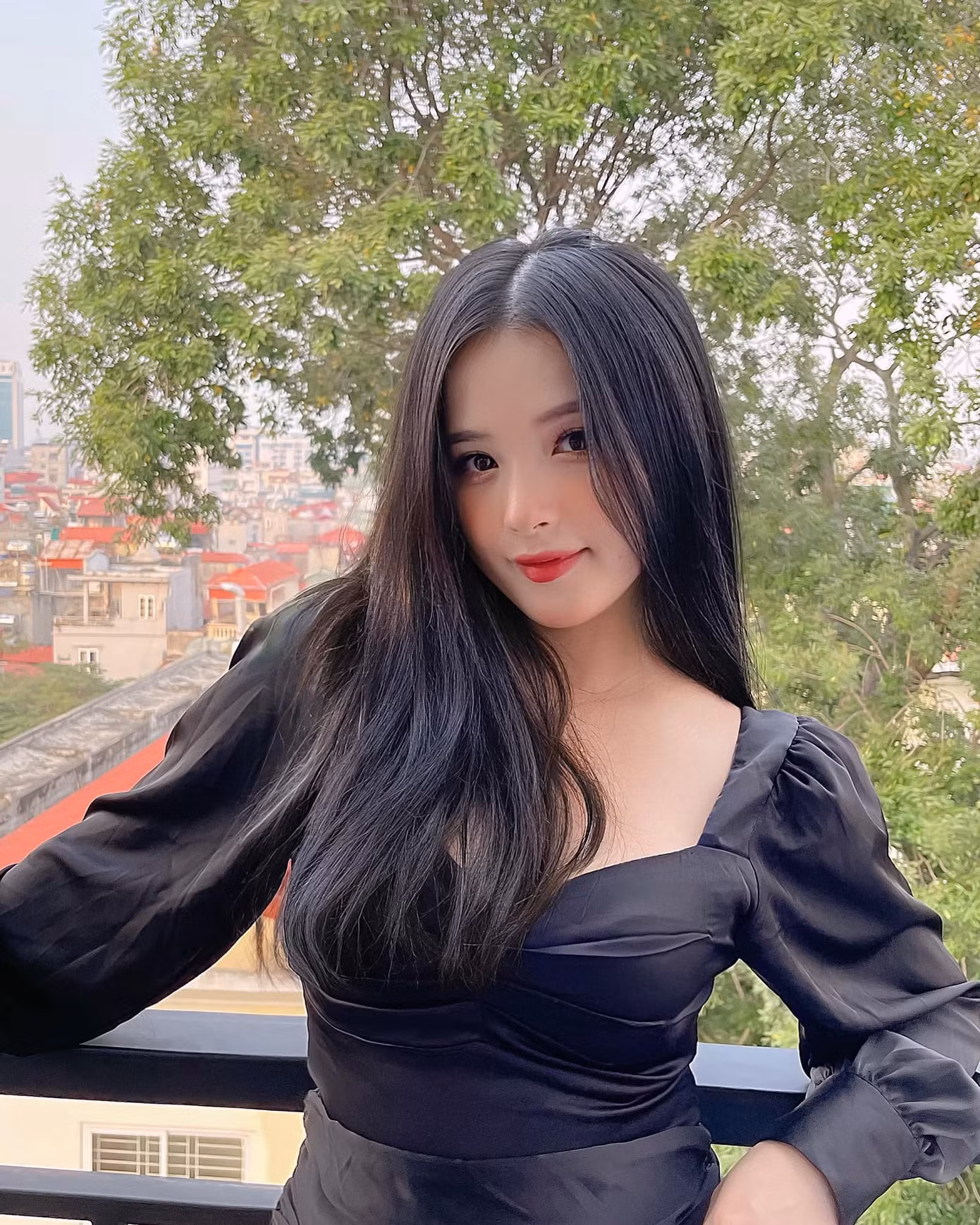 Ngày 8/3 của loạt streamer xinh đẹp: Người chờ đợi điều lãng mạn, người tự an ủi bản thân ảnh 1