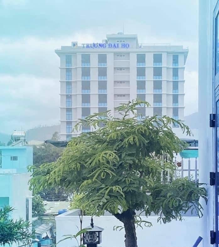 Đà Nẵng: Bảng tên trường đại học bị bão cuốn bay, sinh viên nhờ cộng đồng mạng tìm hộ ảnh 3