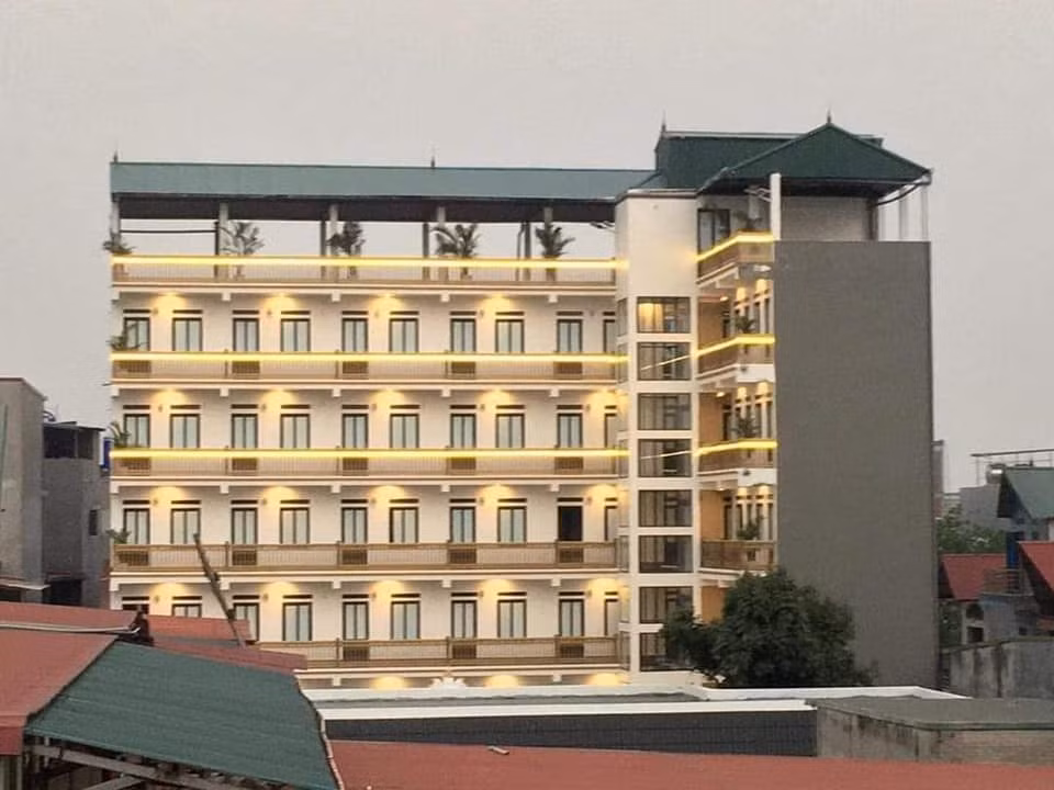 Xuất hiện khu trọ “đỉnh của chóp” tại Bắc Giang: Cổng dát vàng, thang máy, điều hoà đầy đủ ảnh 2