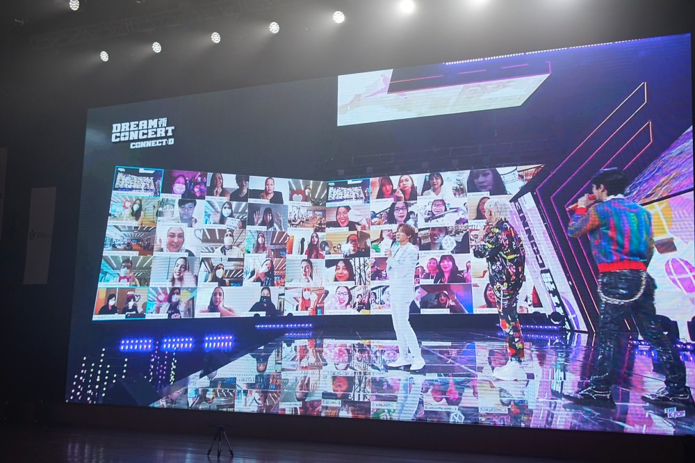 Dream Concert 2020: Các tín đồ K-Pop gặp thần tượng qua màn hình điện thoại, máy tính ảnh 4