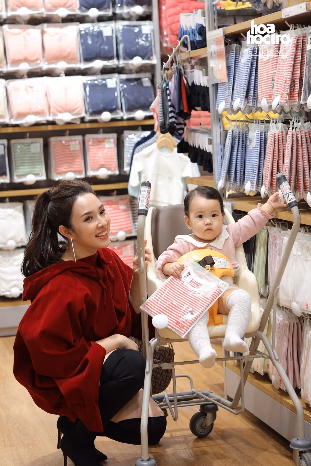 Hà Nội: Gia đình diễn viên Mạnh Trường cùng loạt KOLs nô nức mua sắm ở sự kiện thời trang ảnh 3