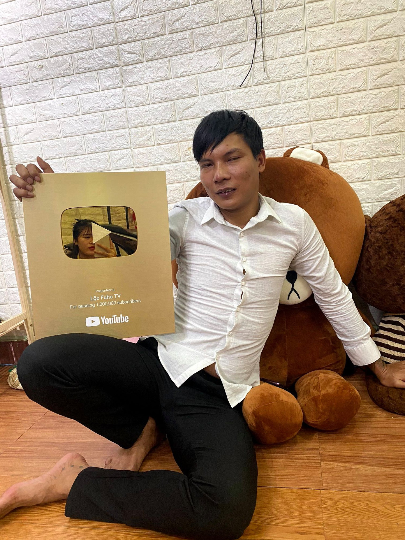 Kênh YouTube hàng triệu lượt theo dõi của “phụ hồ hot nhất Việt Nam” sắp bị xóa sổ? ảnh 5