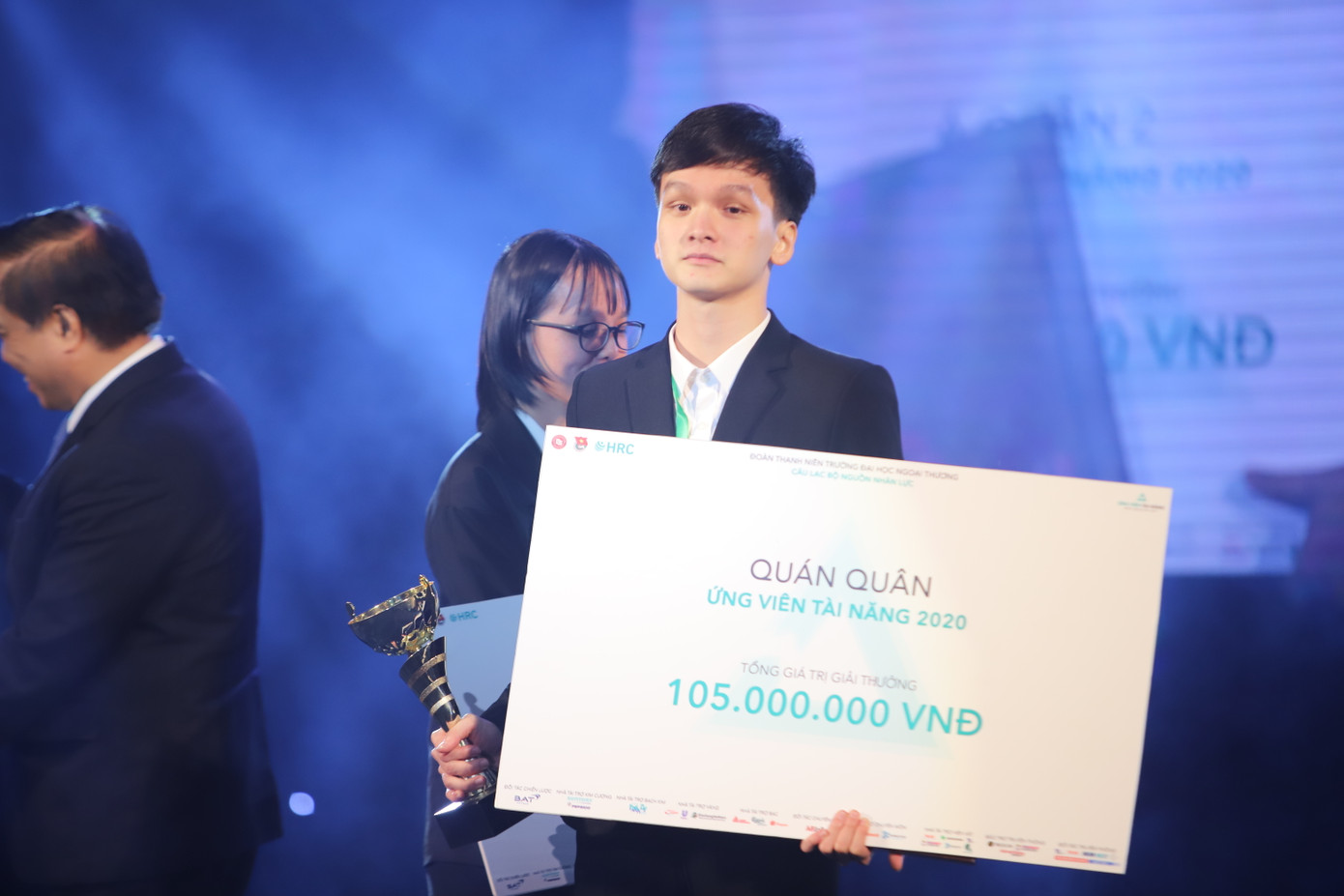 Quán quân trăm triệu của “Ứng viên tài năng 2020” ĐH Ngoại thương từng cưỡi voi đi học ảnh 4