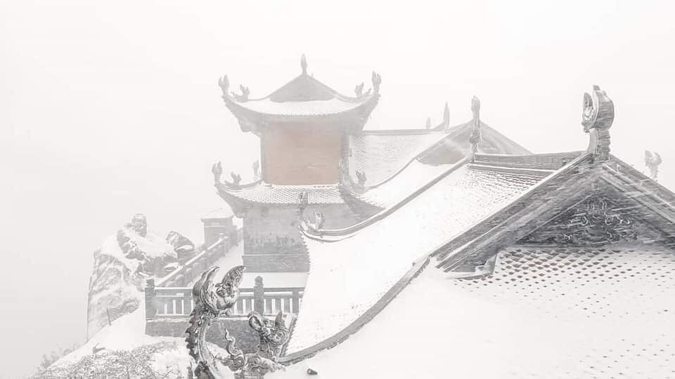 Tuyết rơi phủ dày trên đỉnh Fansipan (Lào Cai), khung cảnh đẹp tựa như phim cổ trang ảnh 5