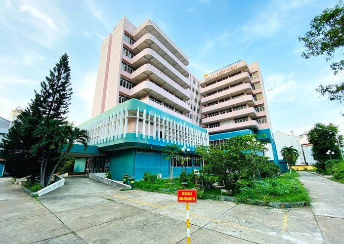 Tạm đình chỉ công tác, xem xét sa thải tiếp viên hàng không làm lây lan COVID-19 ảnh 1