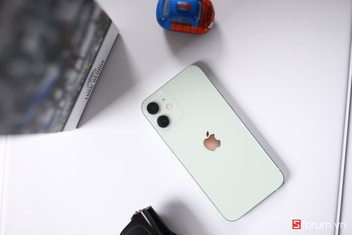 Cận cảnh iPhone 12 Mini, 12 Pro Max trước ngày mở bán: Bạn là team “tay nhỏ” hay “tay to“? ảnh 9