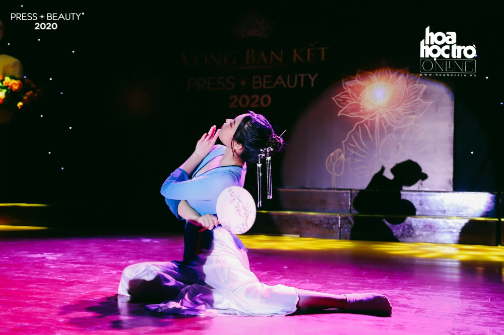 “Press Beauty 2020“: Các nữ sinh Báo chí “bùng nổ” tài năng trong đêm thi Bán kết ảnh 8