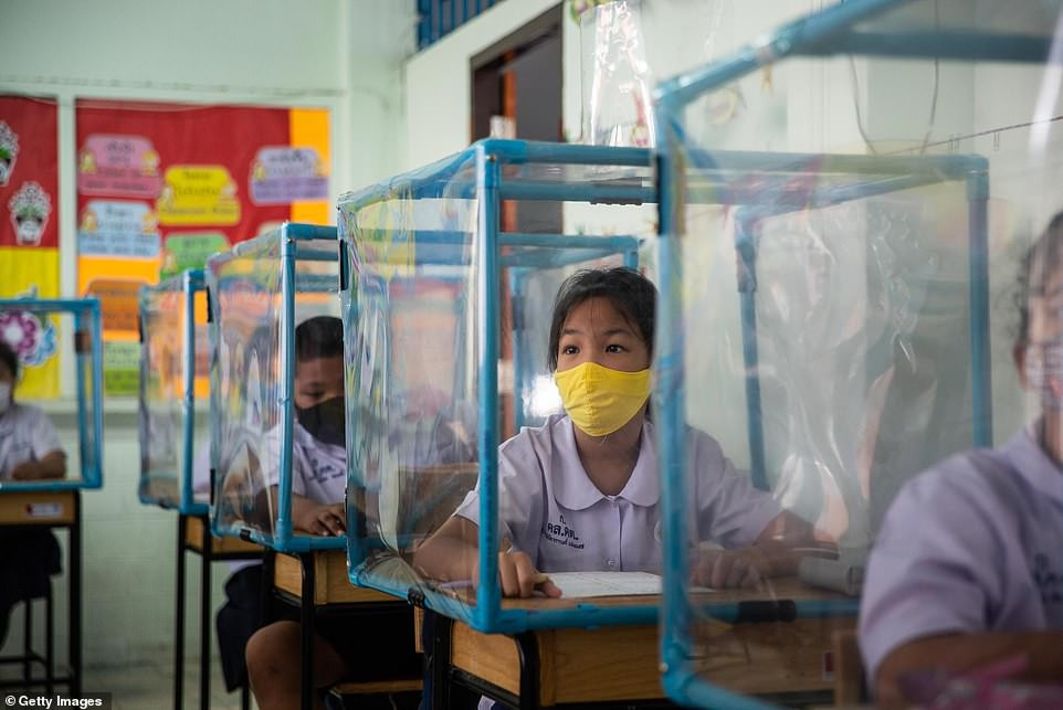 Đến trường an toàn: Học sinh Thái Lan học và chơi trong buồng giãn cách xã hội ảnh 4