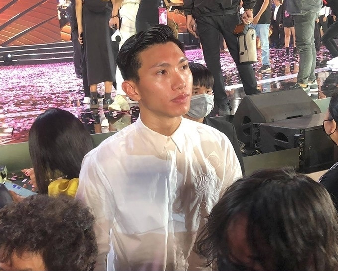 Profile cực chất của “bạn gái tin đồn” cầu thủ Văn Hậu: Top 10 Hoa Hậu Việt Nam, IELTS 7.0 ảnh 5