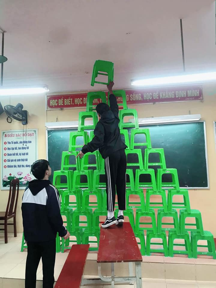 Cây thông có “1-0-2” ngay tại lớp học: Sức sáng tạo của học trò nhà mình là “dương vô cực“ ảnh 1