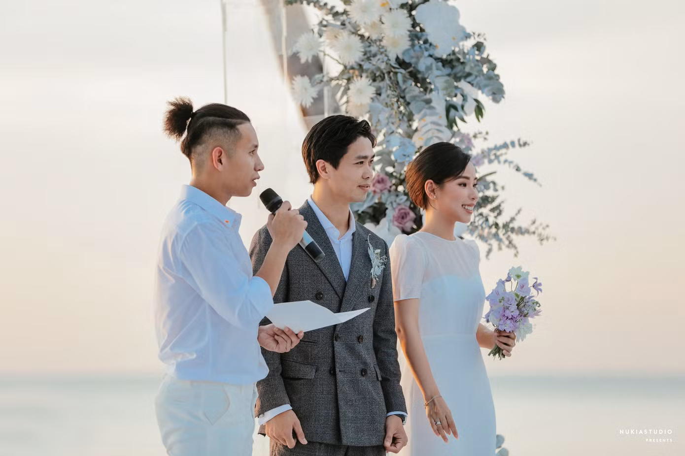 Công Phượng tung loạt ảnh cưới “tình bể bình” chưa từng công bố để chúc mừng năm mới ảnh 5