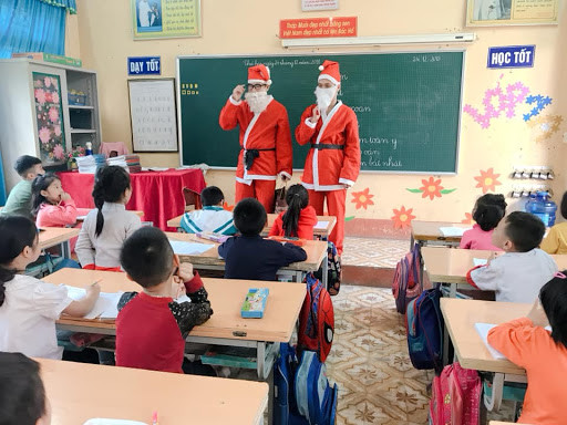 Kiểm tra Học kì I của teen TP.HCM mùa COVID-19: Mỗi người một bàn, đừng mong nhìn bài bạn! ảnh 2