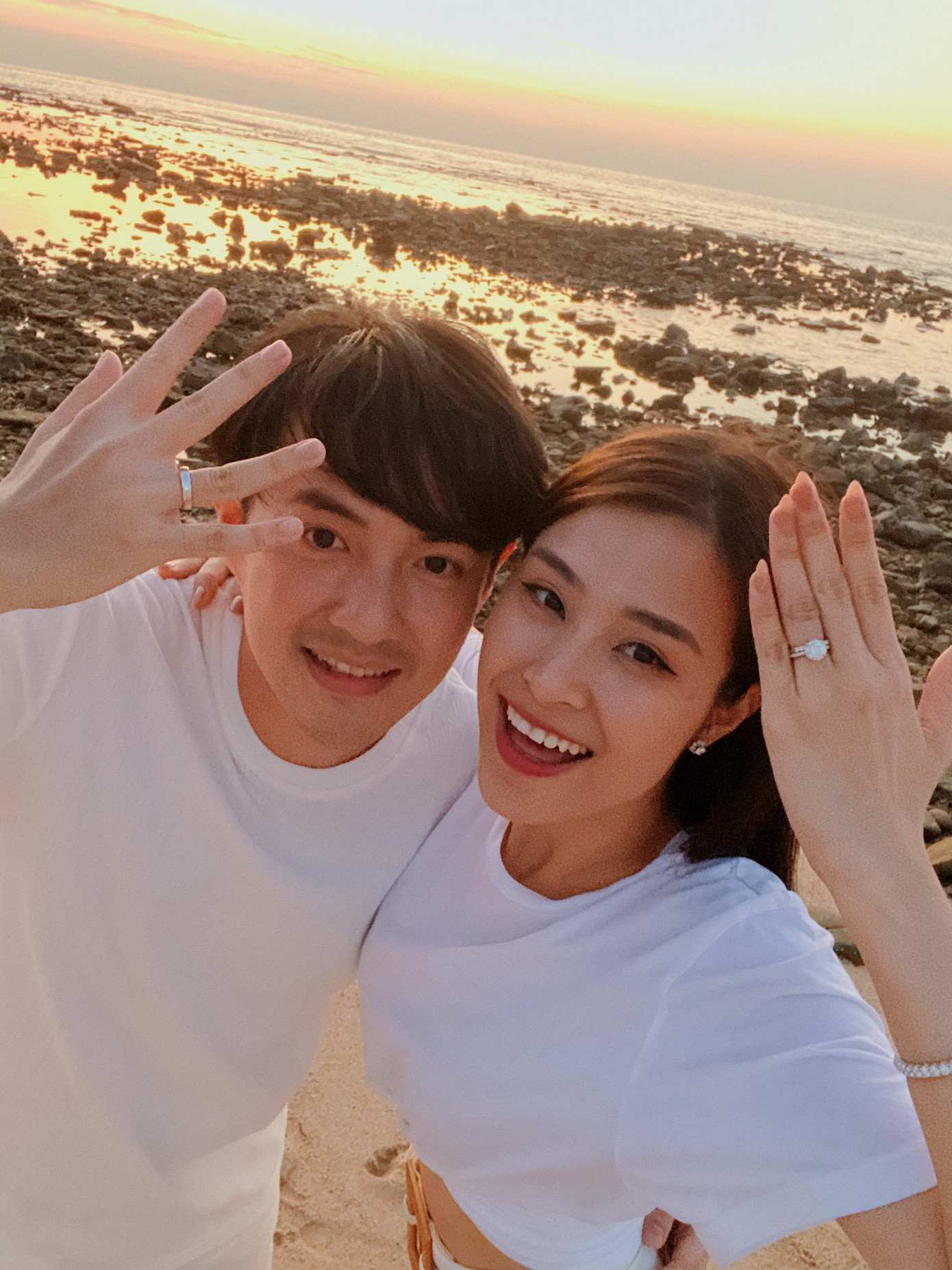 HOT: Vợ chồng Đông Nhi - Ông Cao Thắng chính thức xác nhận mang thai con đầu lòng ảnh 1