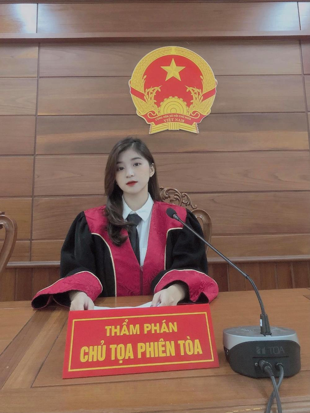 Nữ thẩm phán tương lai sở hữu nhan sắc “vạn người mê” khiến mạng xã hội “dậy sóng“ ảnh 2