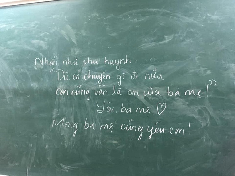 Sợ “hạnh phúc gia đình vỡ tan” vì buổi họp phụ huynh, teen làm ngay tấm biển "nhắc nhẹ" ảnh 3