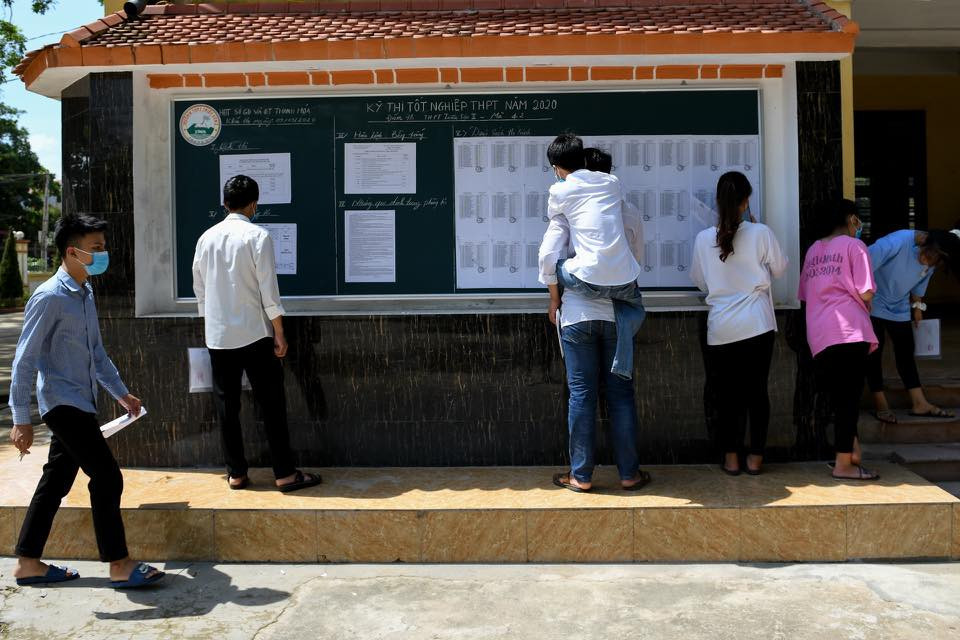 Đôi bạn thân cõng nhau đến lớp trong 10 năm giành điểm số xuất sắc kỳ thi tốt nghiệp THPT ảnh 4