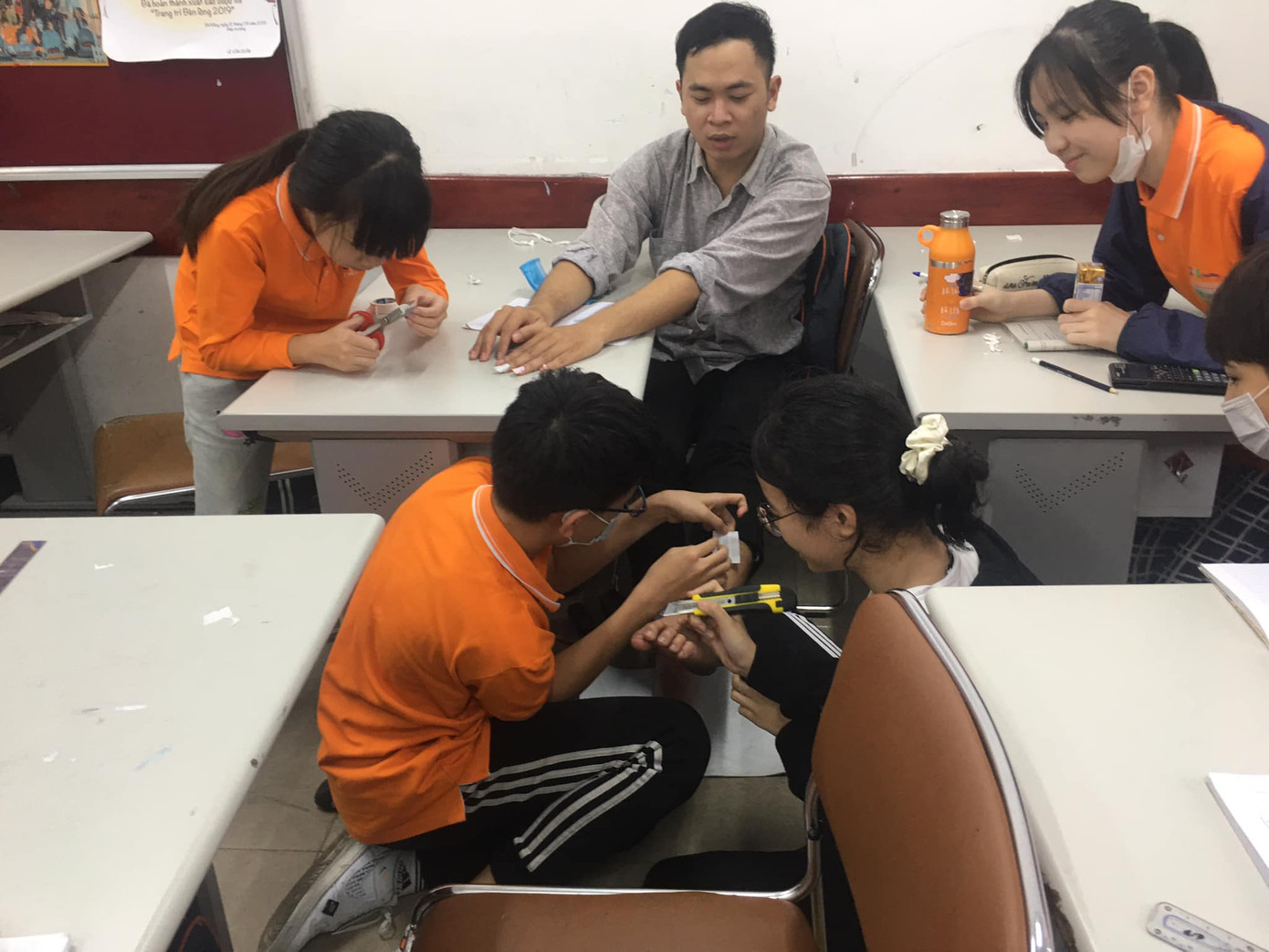 1001 “chiêu trò” làm đẹp của hội học sinh dịp Tết: Làm nail, uốn tóc với giá... 0 đồng! ảnh 8