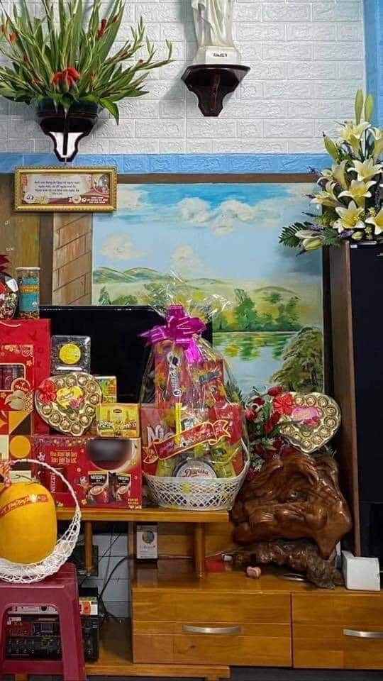 Chuyện hôm qua giờ mới kể: Thanh niên bị bạn gái chia tay vì lấy socola trên bàn thờ đem tặng ảnh 1