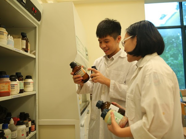 Học sinh lớp 8 tìm giải pháp cải thiện ô nhiễm nguồn nước bằng ứng dụng hạt Nano TIO2 ảnh 3