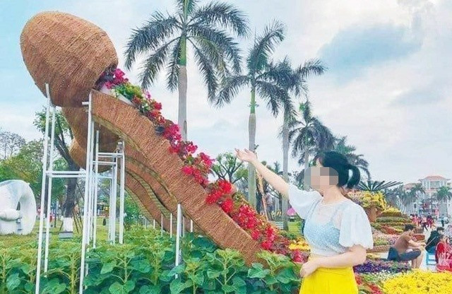 Biểu tượng hoa ngày Tết tại Quảng Nam bị dân mạng chê là “nhạy cảm” đã được chỉnh sửa ảnh 2