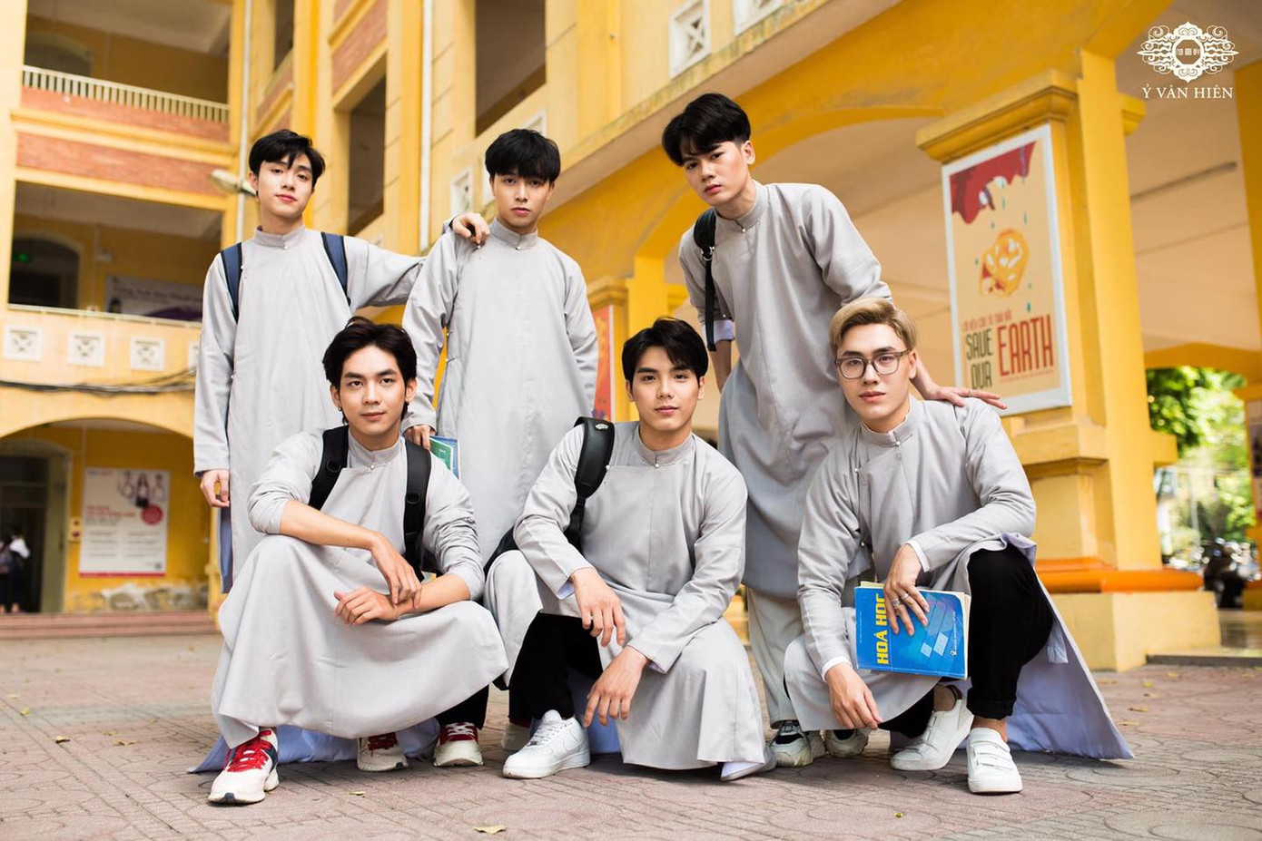 Ai bảo con trai mặc áo dài là không đẹp thì xem ngay bộ ảnh này, chắc chắn sẽ nghĩ khác! ảnh 9