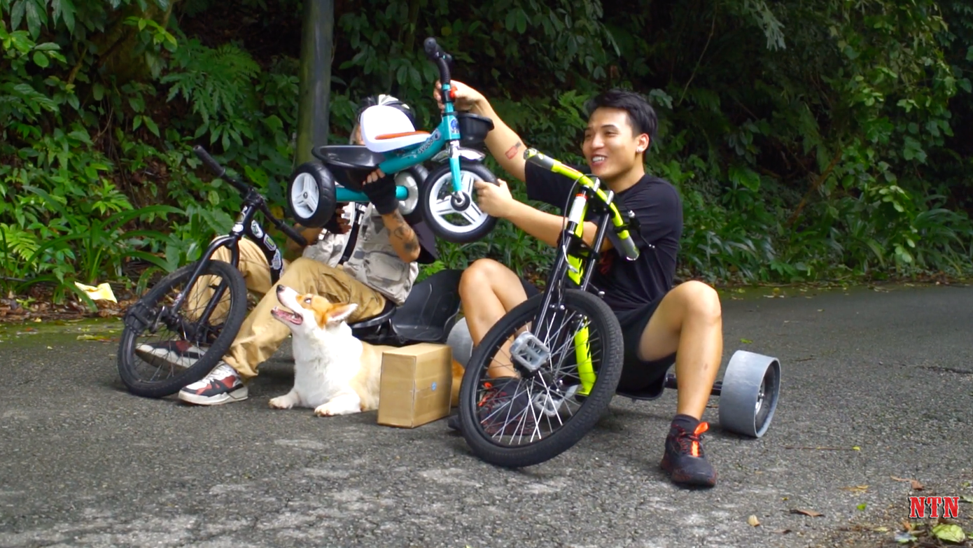 YouTuber NTN thả dốc mạo hiểm bằng xe cút kít từ đỉnh núi có nhiều khúc cua “tử thần“ ảnh 2