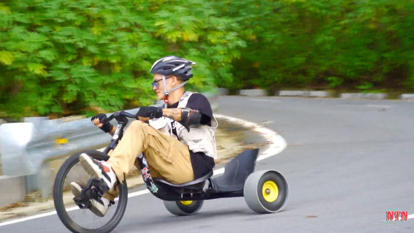 YouTuber NTN thả dốc mạo hiểm bằng xe cút kít từ đỉnh núi có nhiều khúc cua “tử thần“ ảnh 5