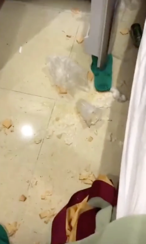 Dân mạng phẫn nộ vụ nhóm khách du lịch cố tình đổ rác bừa bãi ra phòng khách sạn Vũng Tàu ảnh 1