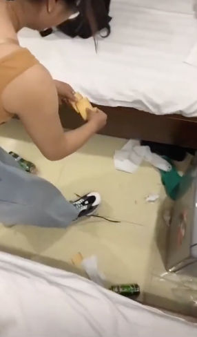 Dân mạng phẫn nộ vụ nhóm khách du lịch cố tình đổ rác bừa bãi ra phòng khách sạn Vũng Tàu ảnh 4