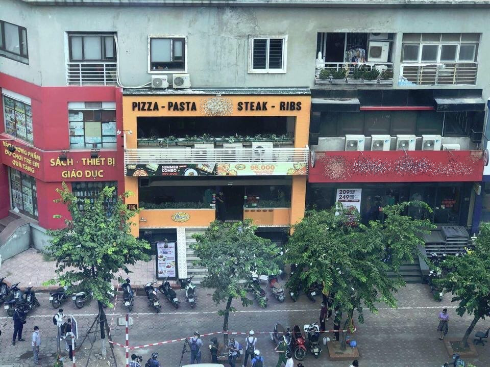 Nhân viên bị nghi nhiễm COVID-19, cửa hàng pizza tại Hà Nội thông báo tạm ngừng hoạt động ảnh 1