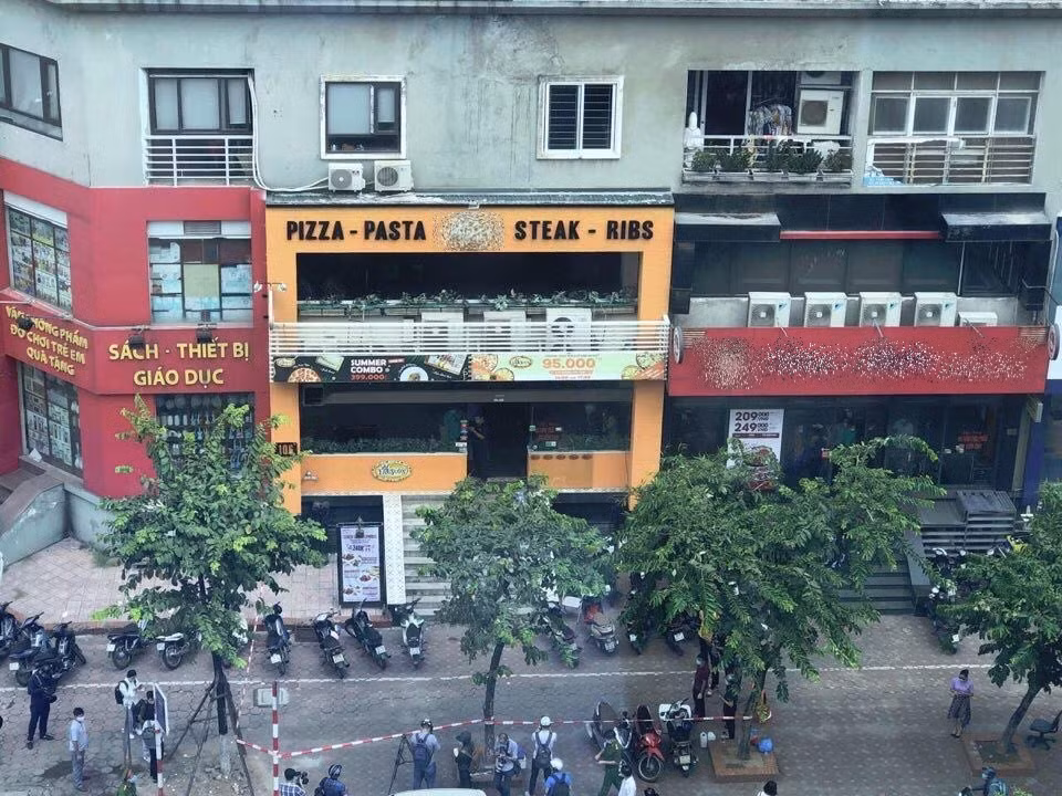 Nhân viên bị nghi nhiễm COVID-19, cửa hàng pizza tại Hà Nội thông báo tạm ngừng hoạt động ảnh 1