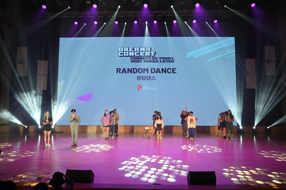 Dream Concert 2020: Các tín đồ K-Pop gặp thần tượng qua màn hình điện thoại, máy tính ảnh 2