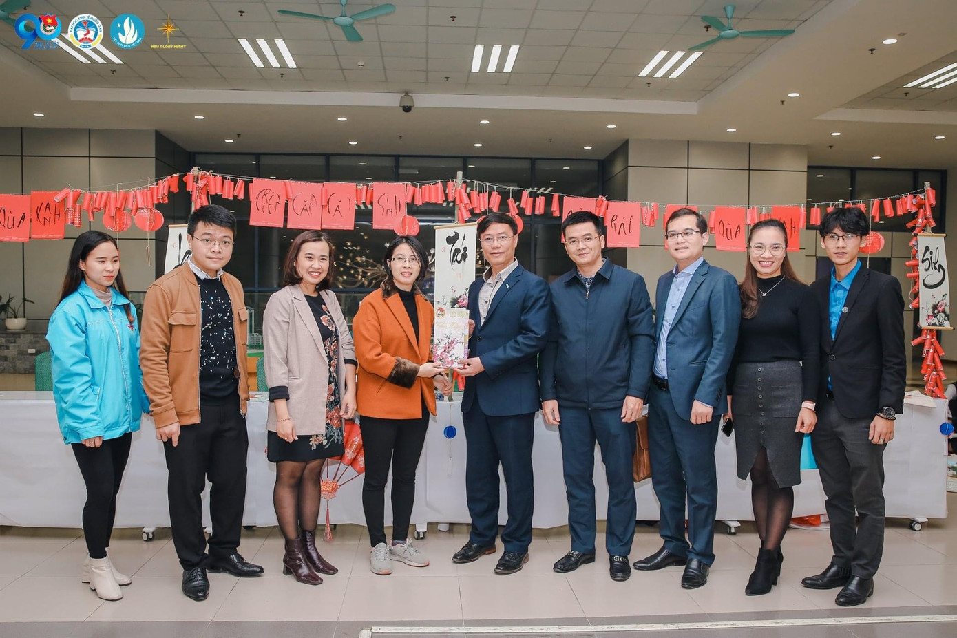 Triển lãm “Vang bóng” và triển lãm “Tái sinh“: Chuỗi sự kiện chào năm mới NEU GLORY NIGHT ảnh 5