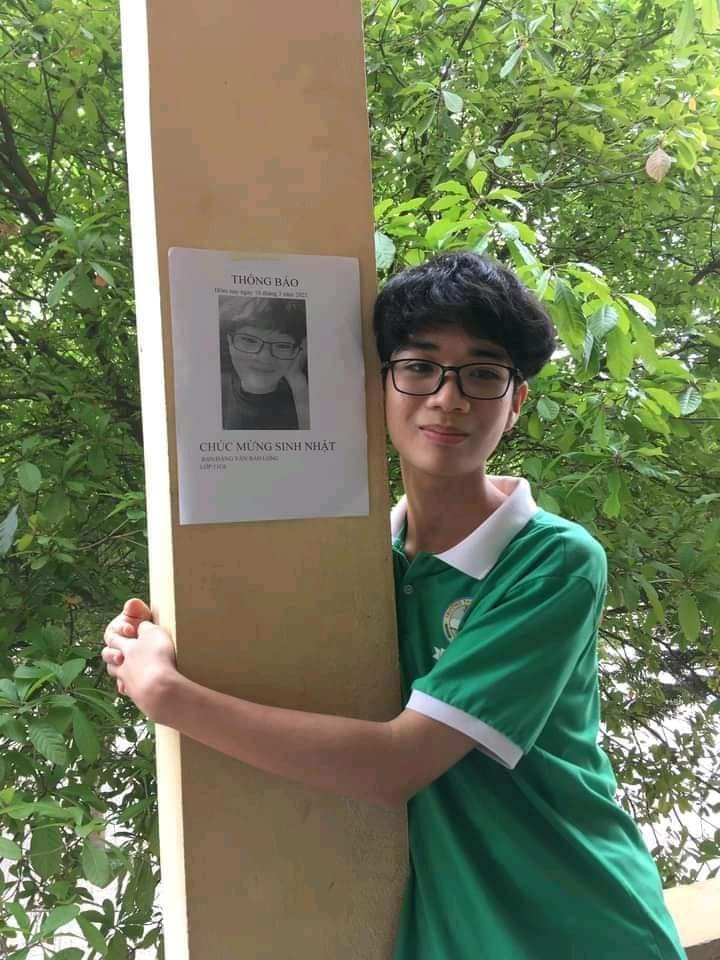 Khi “hội bạn thân” chúc mừng sinh nhật: In thông báo kèm ảnh “dìm hàng” dán khắp trường ảnh 2