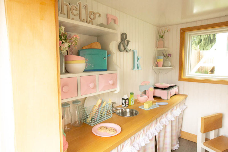 Xúc động ông bố trẻ tự tay xây ngôi nhà cổ tích với đầy đủ tiện nghi tặng con gái ảnh 5