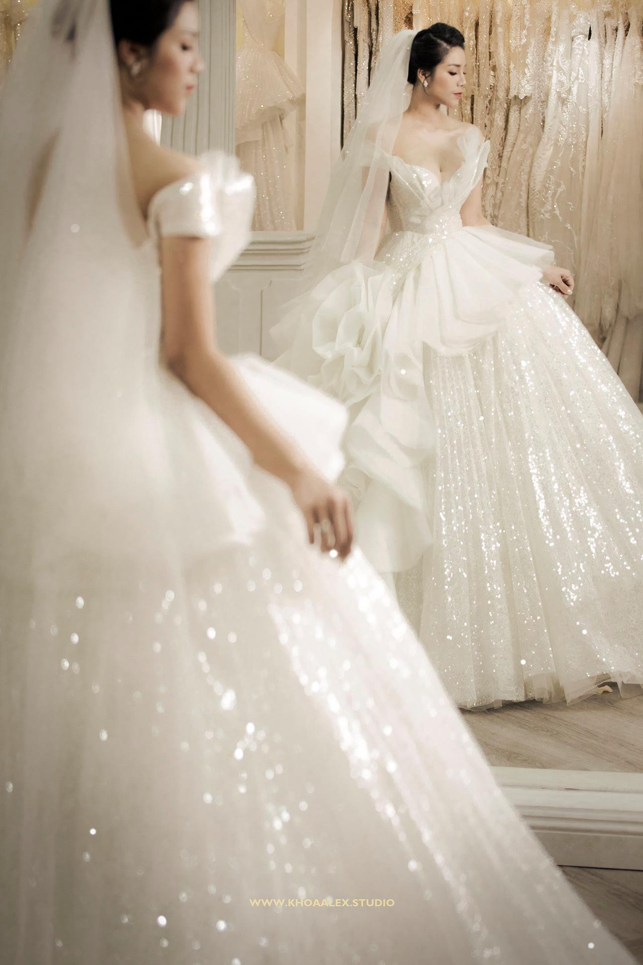 Ảnh cưới của Bùi Tiến Dũng - Khánh Linh: Bộ váy cô dâu khiến dân mạng choáng ngợp! ảnh 7