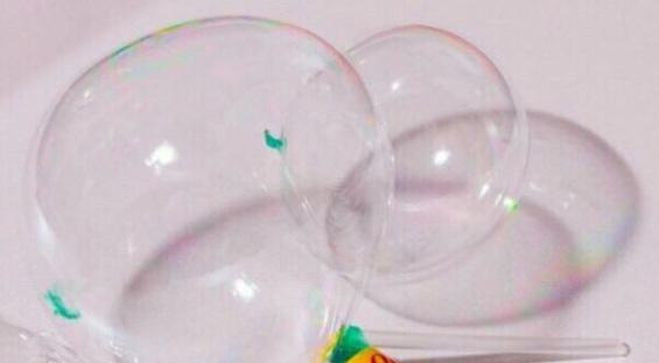 Nhiều học sinh ở Lâm Đồng bị ngộ độc nghi là do trò chơi thổi bong bóng bằng ống hút ảnh 1