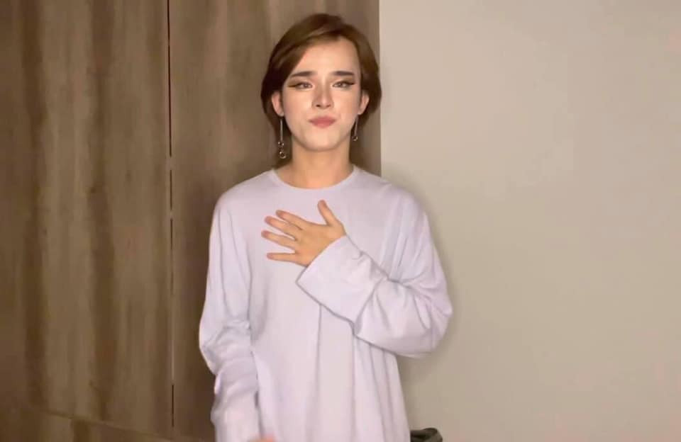 Hot TikToker Trần Đức Bo khóc nức nở trên sóng livestream, ẩn ý có người đứng sau hại mình ảnh 1