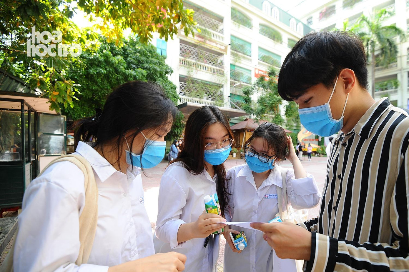 Bộ GD&ĐT: Câu hỏi gây tranh cãi trong đề thi môn Giáo dục công dân được lấy từ SGK ảnh 1