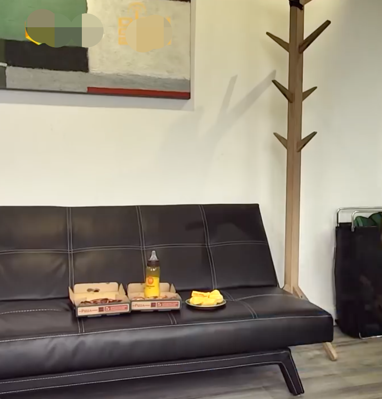 Động thái mới của Trang Lou - Tùng Sơn sau khi bị nghi ngờ sử dụng bóng cười vào mùa dịch ảnh 4