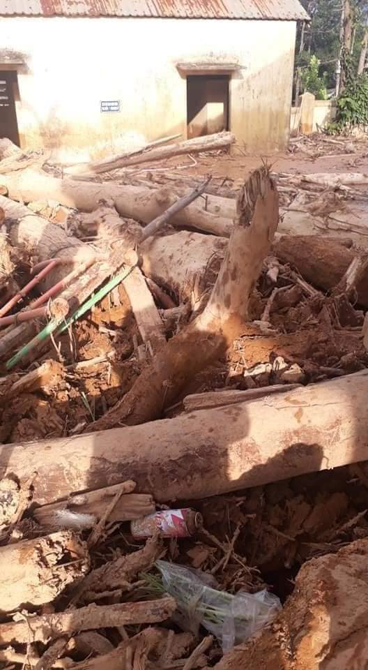 Trường học ở Quảng Trị ngập trong bùn đất dày 1m, học sinh không thể đến trường gần 3 tuần ảnh 6