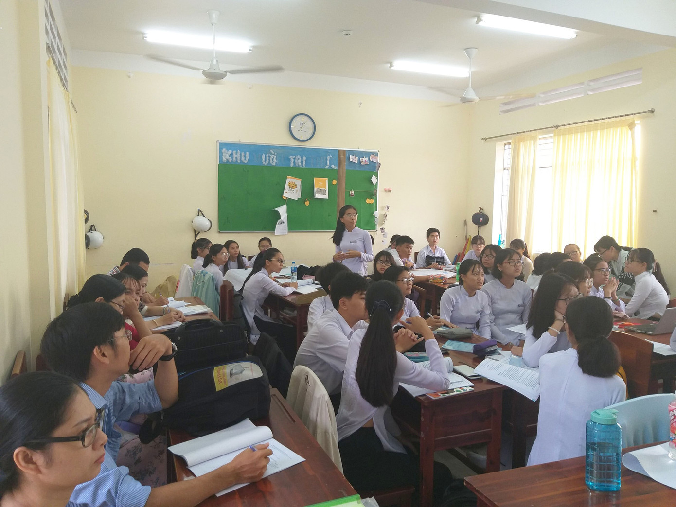 Tự sự của một “thần dân” khối chuyên Anh: 7749 câu chuyện dở khóc dở cười ảnh 3