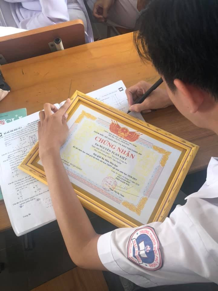 Thầy giáo chơi lớn “đu trend” cùng học sinh: Có tất cả nhưng lại thiếu thước kẻ! ảnh 3