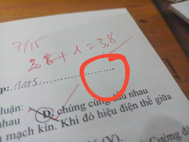 Cách đánh mã đề “bá đạo” của thầy cô: Một chấm là say đắm, hai chấm là đắm say, ba chấm là khỏi nhìn bài ảnh 2
