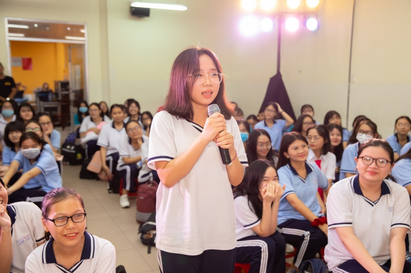 Diana School Tour gỡ bỏ mọi rào cản, cho các bạn trẻ cơ hội giải bày tâm tư. Hành trình “gỡ rối” tuổi dậy thì cùng Diana School Tour: Khi Gen Z giãi bày tâm tư ảnh 5