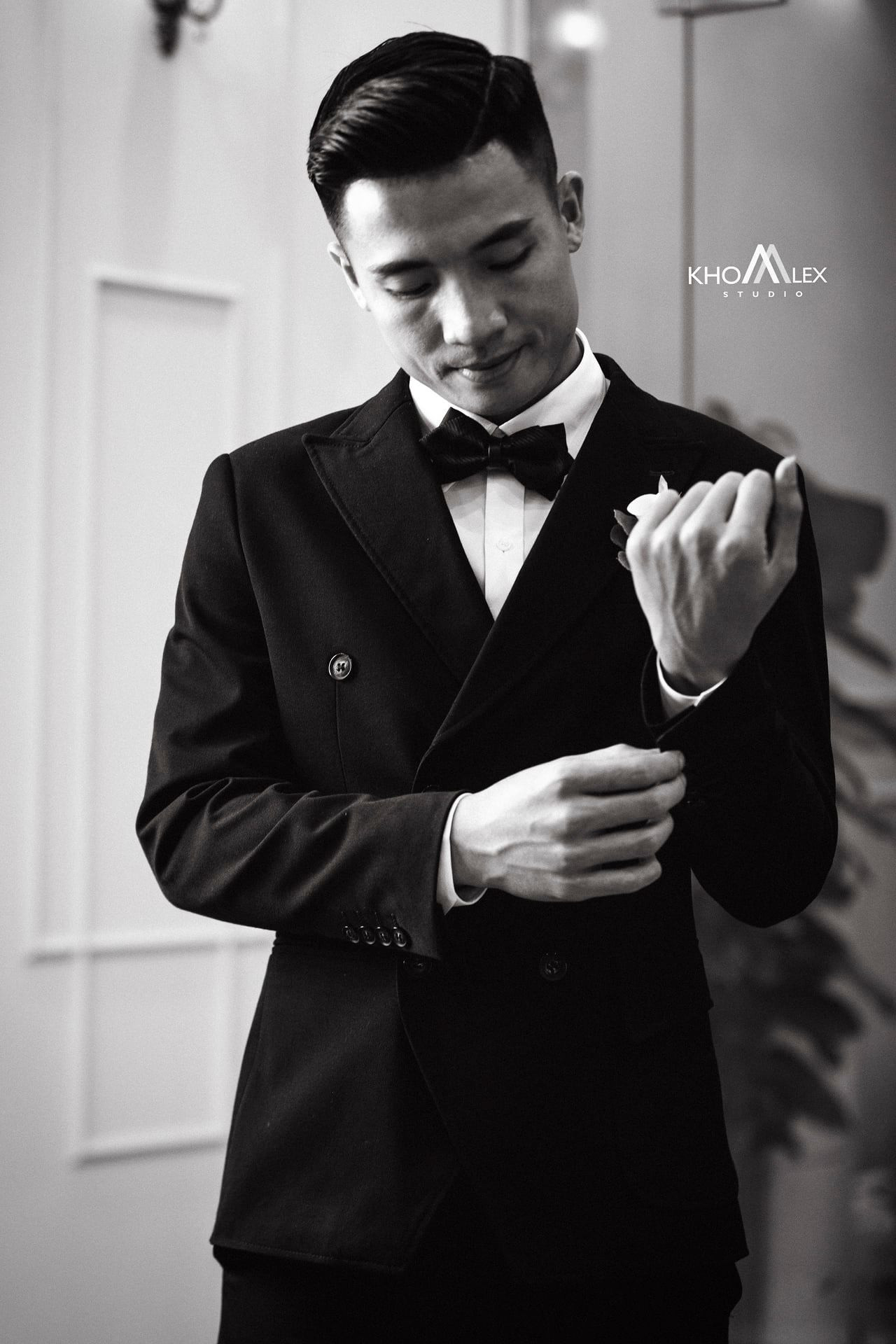 Ảnh cưới của Bùi Tiến Dũng - Khánh Linh: Bộ váy cô dâu khiến dân mạng choáng ngợp! ảnh 2